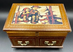 lot 176 image: RARE Vintage Wooden Hummel Music Box