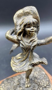 lot 191 image: Vintage Dan Levin Bronze Girl with Hat Sculpture from the Kinfolk Series