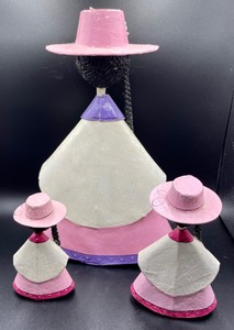 lot 188 image: Pretty Paper Mache Dolls from Mexico