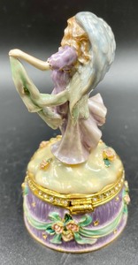 lot 246 image: Adorable Angel Trinket Box