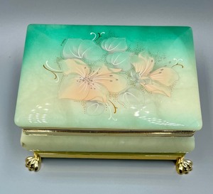 lot 258 image: Genuine Alabaster JewelryTrinket Box
