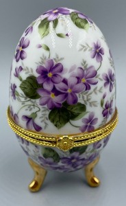 lot 259 image: 3 Fun Floral Trinket Boxes
