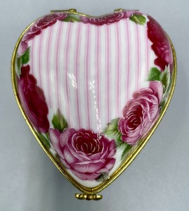 lot 268 image: 3 Fabulous Floral Trinket Boxes