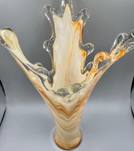 lot 264 image: Amazing Art Glass Vase