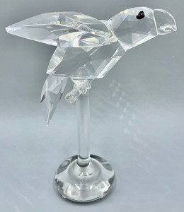 lot 266 image: Whimsical Crystal Parrot Figurine