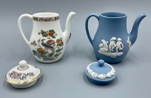 lot 265 image: 2 Miniature Wedgwood Teapots