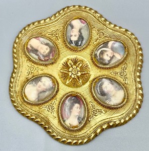 lot 271 image: Three Vintage Portrait Decorative Items