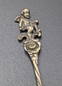lot 71 image: Two Vintage Sterling Silver Cherub Salt Spoons
