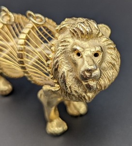 lot 75 image: Vintage Hobe Full Relief Gold Tone Lion Pendant