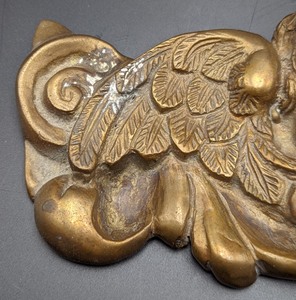 lot 9 image: Vintage Brass Cherub Wall Hanging