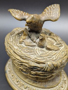 lot 303 image: Vintage Bird Nest Inkwell