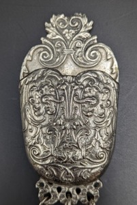lot 324 image: Vintage Accessocraft Silver Tone Pocket Brooch