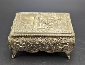 lot 349 image: Petite Silver Tone Trinket Box