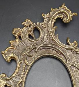 lot 361 image: Ornate Vintage Frame