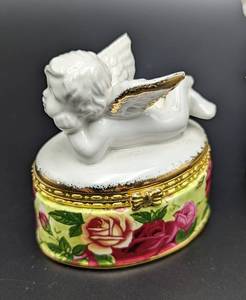 lot 369 image: Porcelain Cherub Trinket Boxes
