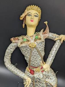 lot 378 image: Vintage Dolls from Thailand