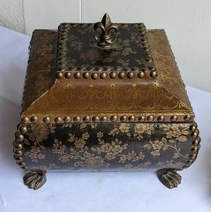 lot 382 image: Pair of Decorative Wood Boxes