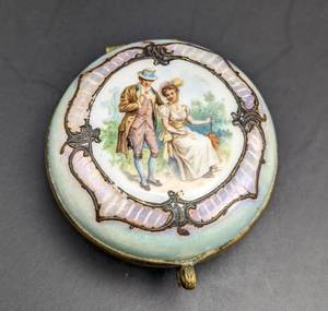 lot 389 image: Three Vintage Painted Porcelain Trinket Boxes