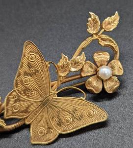 lot 334 image: Vintage 12k Gold Filled Butterfly Brooch by Alice Caviness