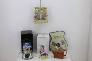 Music Boxes & Chimes