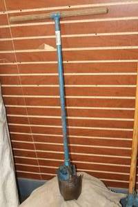 lot 241 image: T-Handle Post Hole Digger