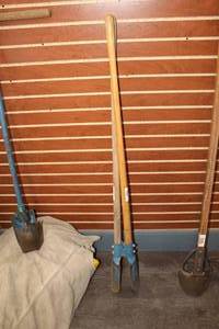 lot 243 image: Post Hole Digger