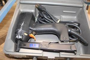 lot 274 image: Duo-Fast ENC-5418 316 Narrow Crown Stapler, Case