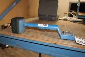 lot 280 image: Clean Cutter #600 Knee Kicker Carpet Kicker