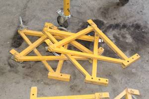 lot 127B image: Lot of (4) Scaffold Side Brackets