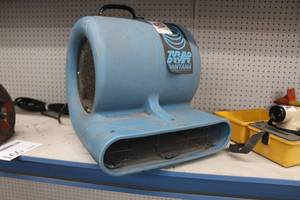 lot 166 image: Drieaz Turbodryer Santana Floor Dryer