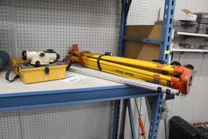 lot 164 image: David White Builders Level - Laser Sight, Tripod 9160, Measuring Sticks