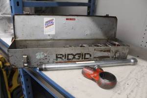lot 168 image: Ridgid Pipe Threader Kit, Metal Case