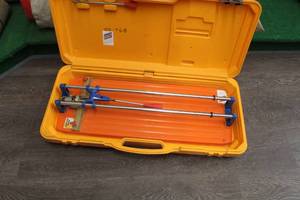 lot 162 image: Felker TS-60 Tile Cutter, Plastic Case
