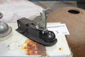 lot 313 image: 2 Trailer Coupler