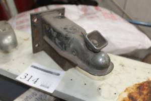 lot 314 image: 2 Hitch Assembly