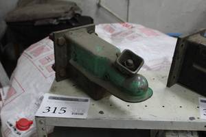 lot 315 image: 2 Trailer Coupler