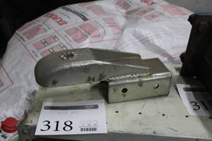 lot 318 image: 2 Hitch Head (New )