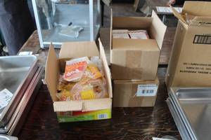 lot 399 image: Gold Medal Popcorn and Popcorn Bags