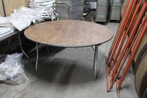 lot 496 image: WoodMetal Round Folding Banquet Table 5