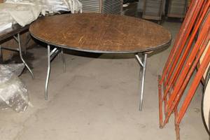 lot 449 image: WoodMetal Round Folding Banquet Table 5