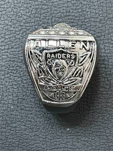 lot 49 image: Los Angeles Raiders Super Bowl XVIII Champion Ring