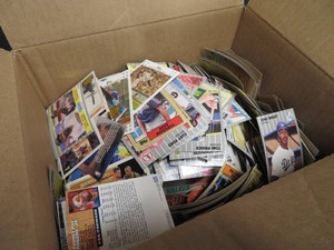 VINTAGE BOX OF SPORTSCARDS