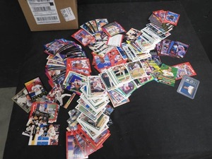 VINTAGE SPORTSCARD LOT - VARIETY OF SPORTPLAYER