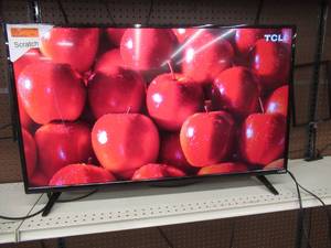 VIZIO E-Series 40 Class FullArray LED Smart TV, E40X-C2, No Remote - Scratch in Bottom LH Corner. (See Photo).