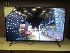 TCL 40S325 40 Inch 1080p Smart LED Roku TV, No Remote - Deep Scratch Just Below Center. (See Photo).