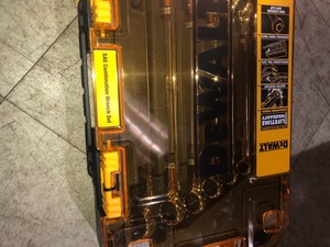 lot 36 image: DEWALT SAE Combination Wrench Set (8-Piece)