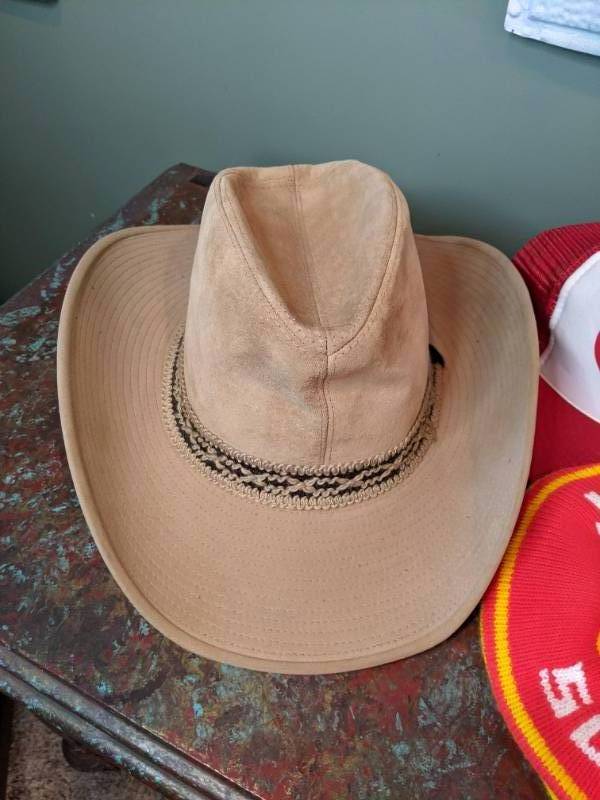 lot 619 image: Cowboy, Beanie and Five Other Hats - W