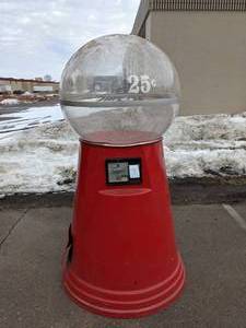 lot 1 image: Large Vintage Victor Gumball Machine - N