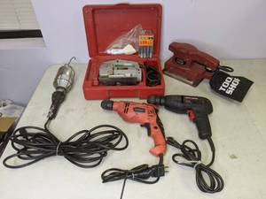 lot 145 image: Miscellaneous Tools Craftsman Drill, Sabre Saw, Tool Shop Sander, Tool Shop Drill, Work Light and More - R