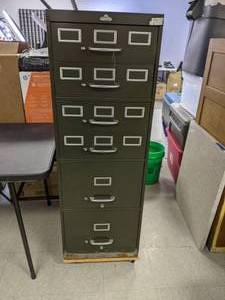 lot 131 image: Tall Six Drawer Metal File Cabinet on Wheels - R